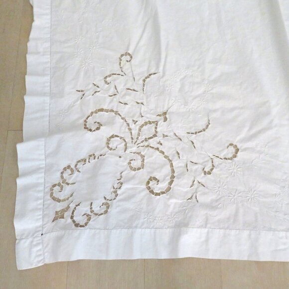 Vintage White Cotton Battenburg Lace Embroidered Cutwork Tablecloth Floral Desig - Picture 2 of 11